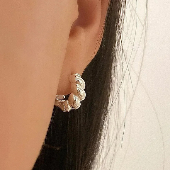 925 Sterling Silver Dainty Twist Croissant Earrings Small Hoops Small Huggies - Picture 4 of 4